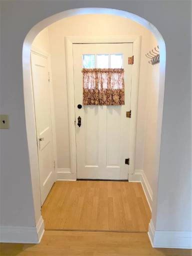 Main picture of 335 W Washington St