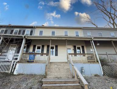 Main picture of 141 S 2nd St