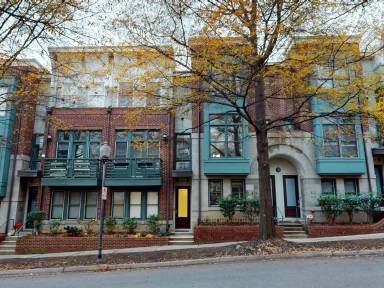 Main picture of 630 E 10th St