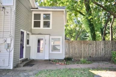 Main picture of 201 W Columbia St