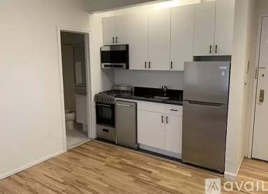 Main picture of 500 W 113th St