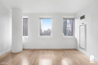 Main picture of 70 W 45th St