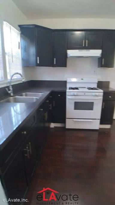 Main picture of 1116 W 58th Pl