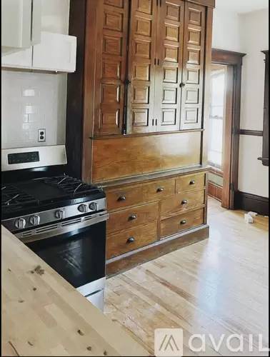 Main picture of 2735 Polk St NE
