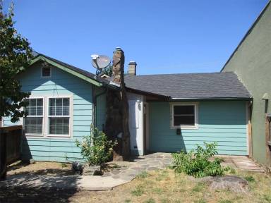 Main picture of 1749 W 11th Aly