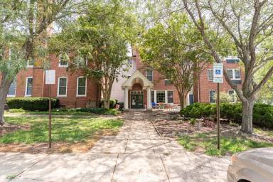 Main picture of 40 Academy St