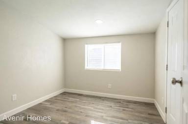 Main picture of 961 S Macdonald