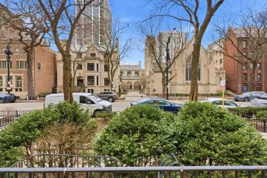 Main picture of 1421 N Dearborn St
