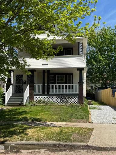 Main picture of 3049 W 116th St