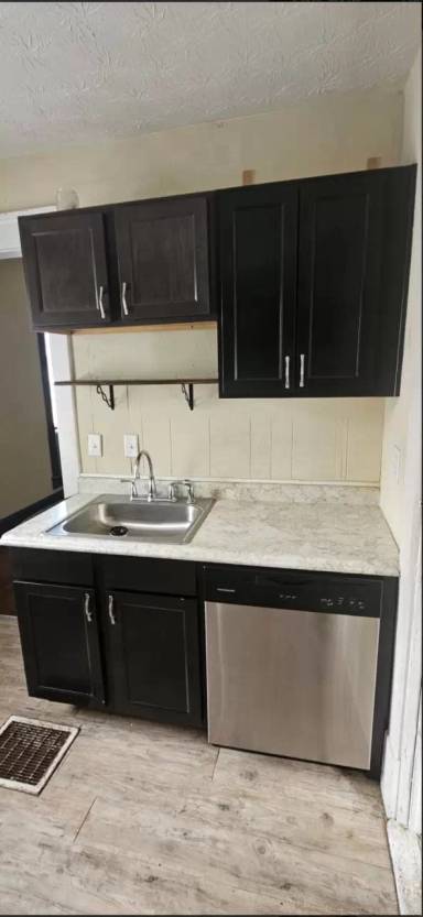 Main picture of 3551 W Michigan St