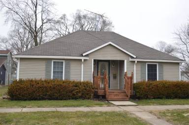 Main picture of 900 W Armstrong St
