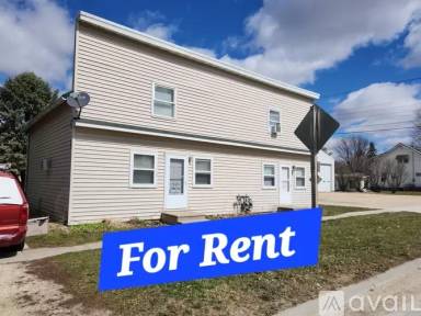 Main picture of 203 Hayes St E