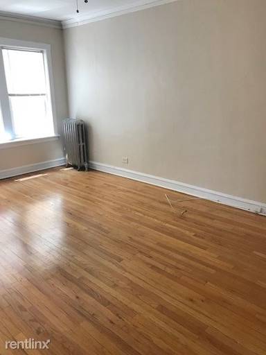 Main picture of 4045 1/2 N Mozart St