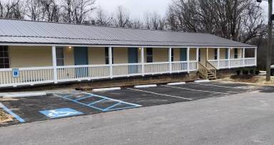 Main picture of 261 Oak St