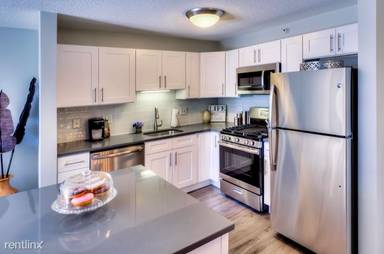 Main picture of 530 N State St