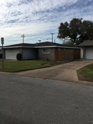 Main picture of 326 Mackeral St