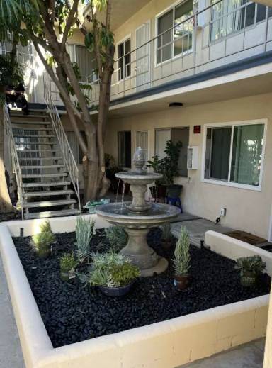 Main picture of 4635 N Bellflower Blvd