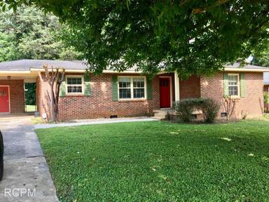 Main picture of 1921 Bide a Wee Dr NE