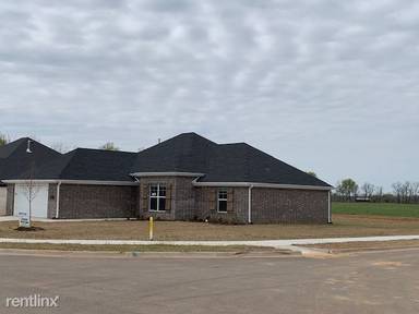 Main picture of 463 N Yona Ln