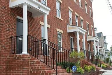 Main picture of 105 Temple St