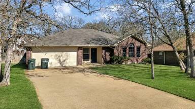 Main picture of 3011 Manorwood Dr