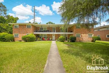 Main picture of 48 Thackery Pl