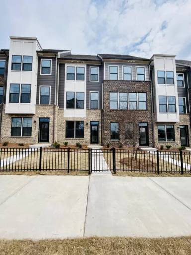 Main picture of 3615 S Tryon St