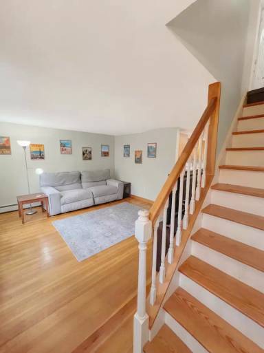 Main picture of 136 Oak St