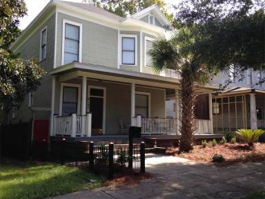 Main picture of 818 E Henry St