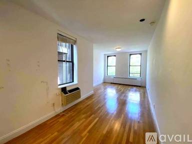 Main picture of 246 W 22nd St