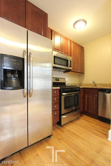 Main picture of 2100 W Ainslie St