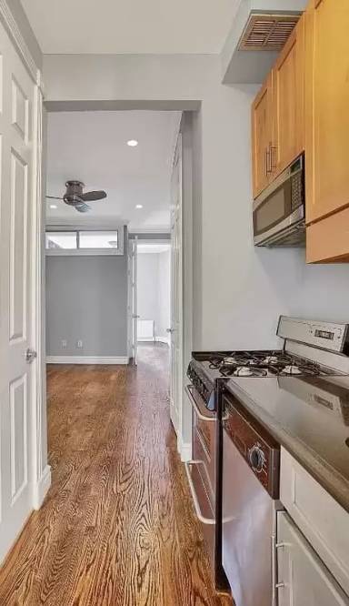 Main picture of 343 E 5th St
