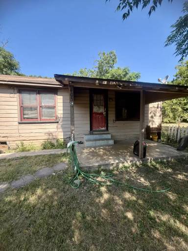Main picture of 405C N Burleson St