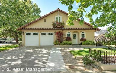 Main picture of 2492 Booksin Ave