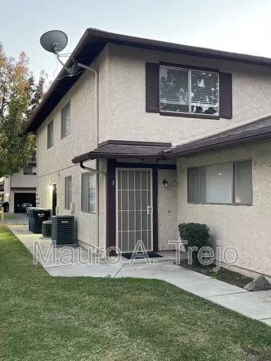 Main picture of 1150 W Calle de las Estrellas