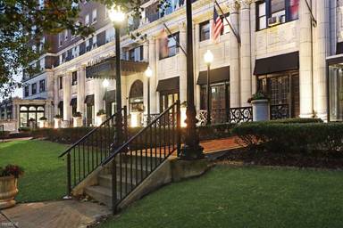 Main picture of 275 on the Park