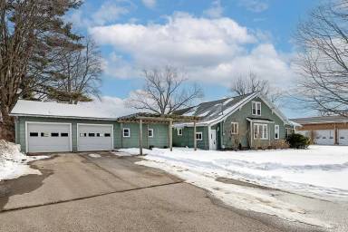 Main picture of 234 W Pleasant St