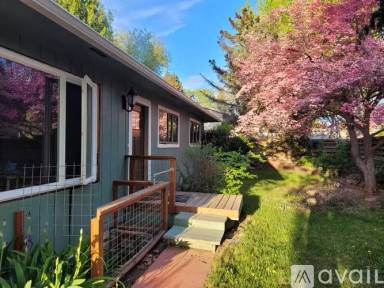 Main picture of 1727 4th St NE