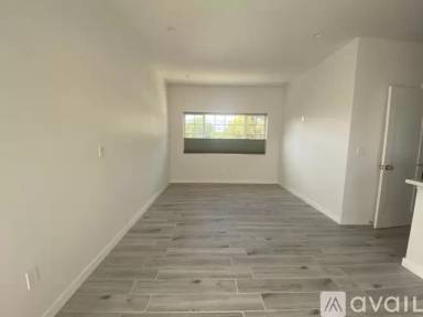 Main picture of 528 N Oakland Ave