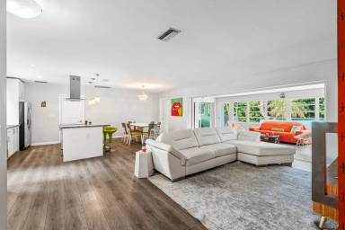 Main picture of 113 Park Ln E