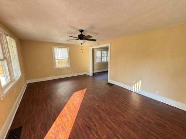Main picture of 317 E Indiana Ave