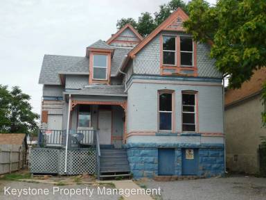 Main picture of 917 E 3rd St