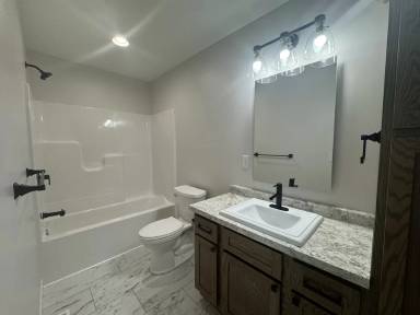 Main picture of 814 N High St