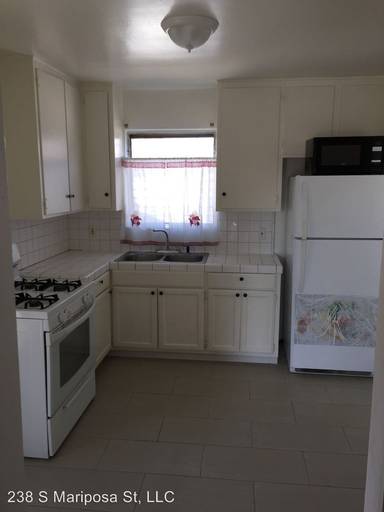 Main picture of 553 W 45th St