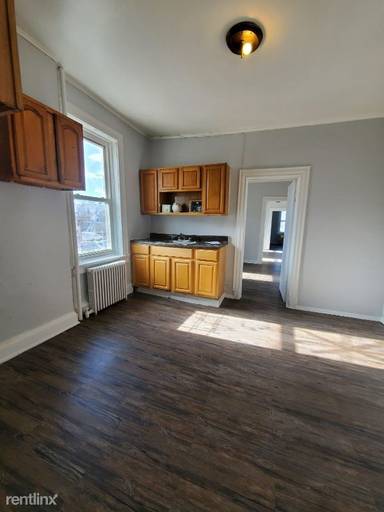 Main picture of 98 School St