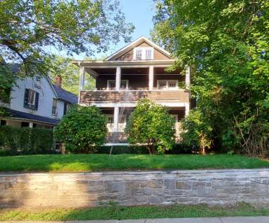 Main picture of 5107 Roland Ave