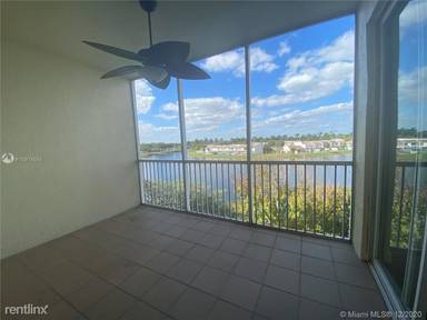 Main picture of 10700 NW 66th St