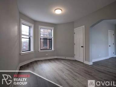 Main picture of 4409 N Wolcott Ave