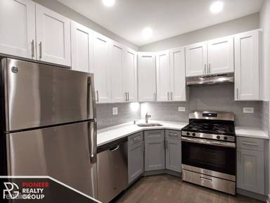 Main picture of 1507-11 W Barry Ave & 3052-58 N Greenview Ave