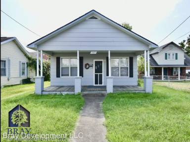 Main picture of 2423 E Center St